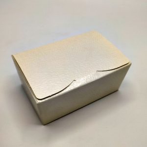 Cutie cadou alba pentru praline 11,5×7,5×5 cm (4)